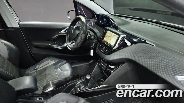 Peugeot 2008 2016 — photo 18