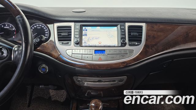 Hyundai Genesis 2011 — photo 19