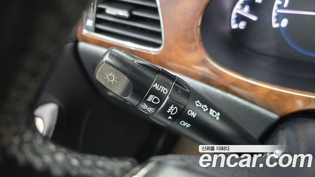Hyundai Genesis 2011 — photo 24