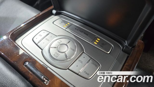Hyundai Genesis 2011 — photo 25