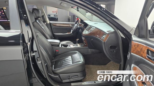 Hyundai Genesis 2011 — photo 16