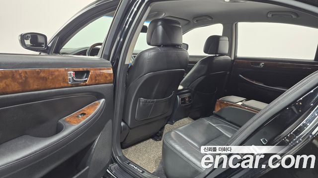 Hyundai Genesis 2011 — photo 28