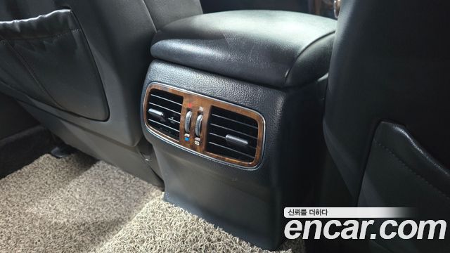 Hyundai Genesis 2011 — photo 31