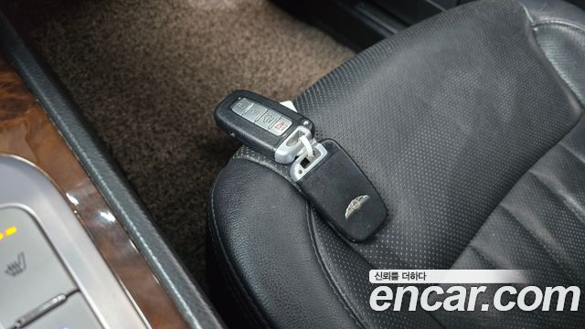 Hyundai Genesis 2011 — photo 32