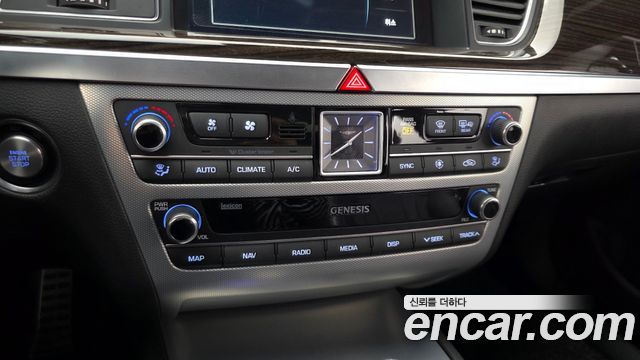 Genesis G80 2019 — photo 23