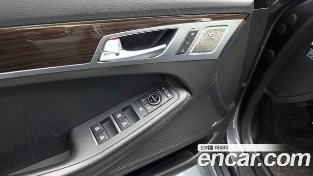 Genesis G80 2019 — photo 30