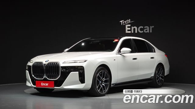 BMW 7-Series 2023 — photo 1
