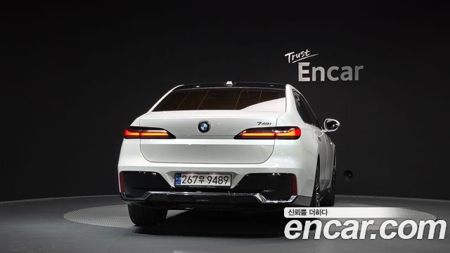 BMW 7-Series 2023 — photo 4