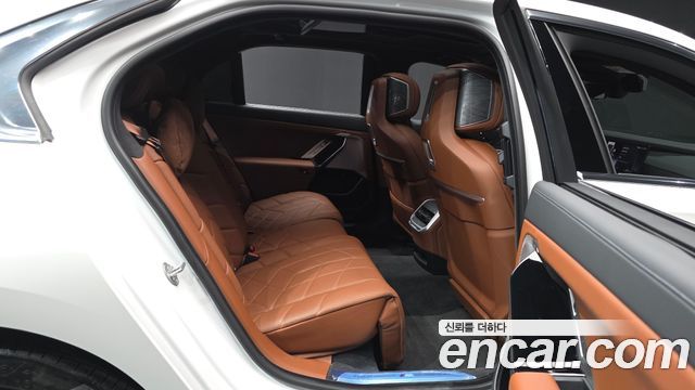 BMW 7-Series 2023 — photo 18