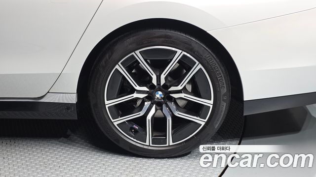 BMW 7-Series 2023 — photo 7