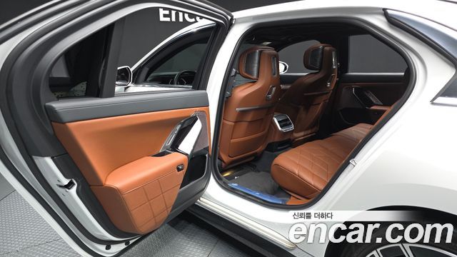 BMW 7-Series 2023 — photo 16