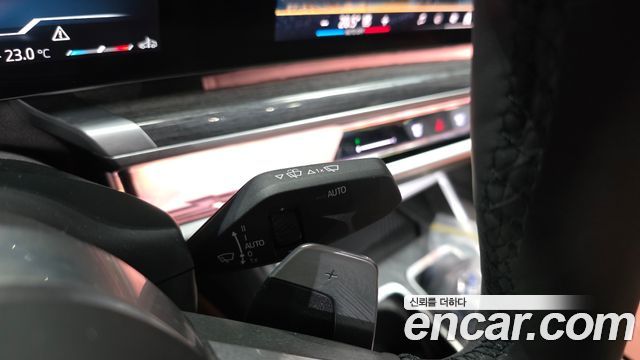 BMW 7-Series 2023 — photo 30