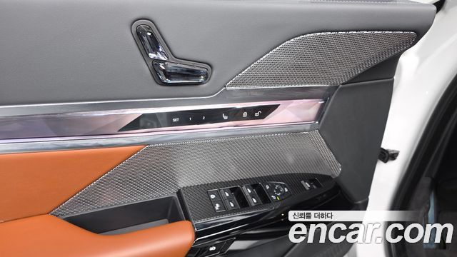 BMW 7-Series 2023 — photo 31