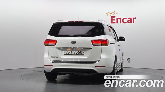 Kia Canival 2016 — photo 4