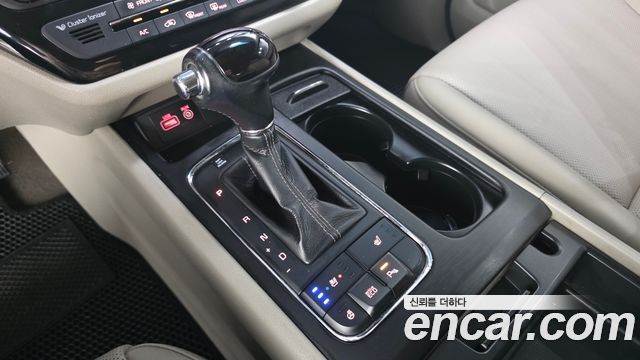 Kia Canival 2016 — photo 9