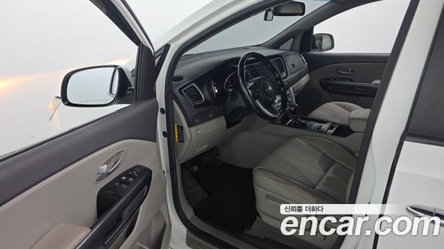 Kia Canival 2016 — photo 10