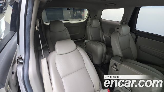 Kia Canival 2016 — photo 11