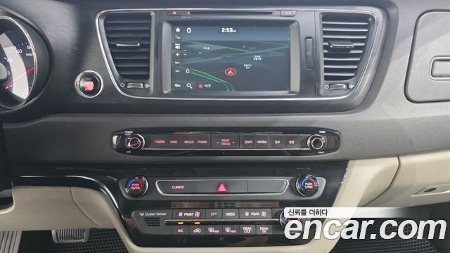 Kia Canival 2016 — photo 12