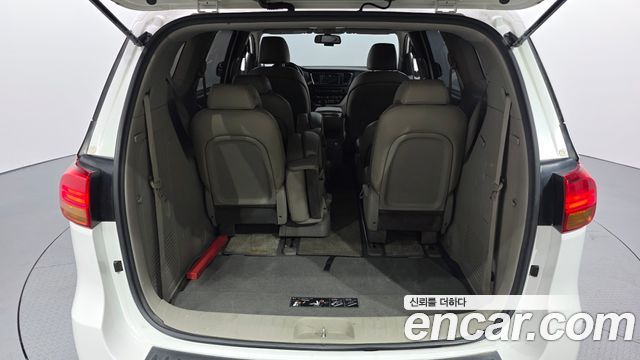 Kia Canival 2016 — photo 16