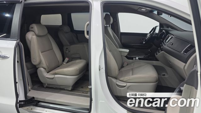 Kia Canival 2016 — photo 17