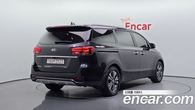 Kia Canival 2020 — photo 2