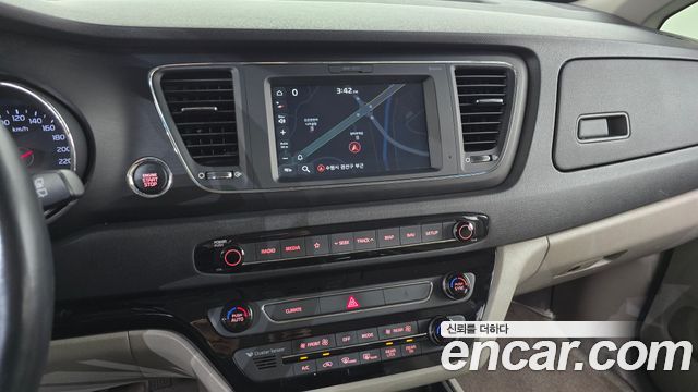 Kia Canival 2020 — photo 19