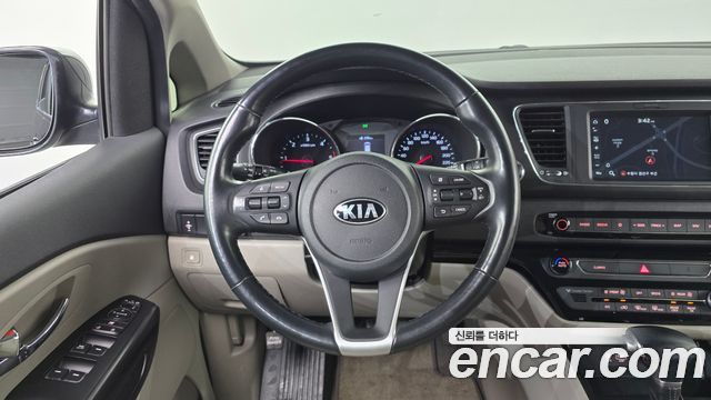 Kia Canival 2020 — photo 20