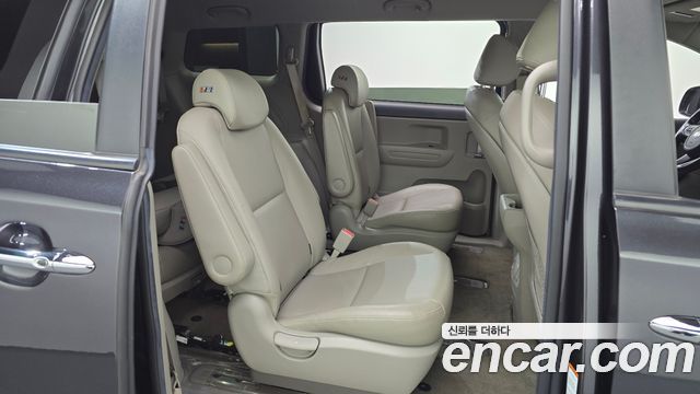 Kia Canival 2020 — photo 26