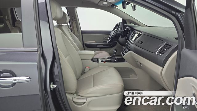 Kia Canival 2020 — photo 16