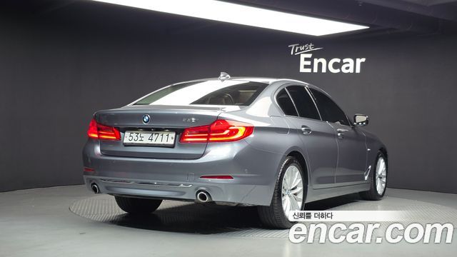 BMW 5-Series 2018 — photo 2