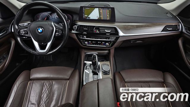 BMW 5-Series 2018 — photo 10