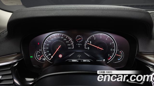 BMW 5-Series 2018 — photo 11