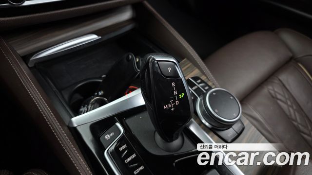 BMW 5-Series 2018 — photo 12