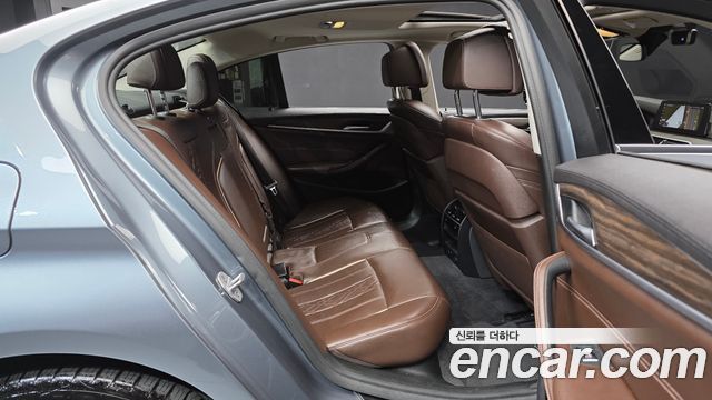 BMW 5-Series 2018 — photo 18
