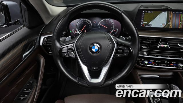 BMW 5-Series 2018 — photo 19