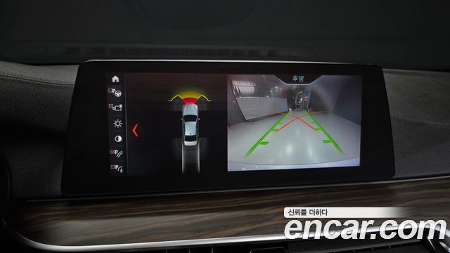 BMW 5-Series 2018 — photo 21