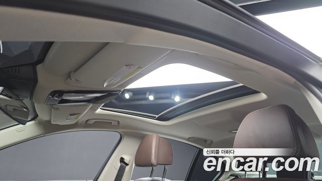 BMW 5-Series 2018 — photo 22