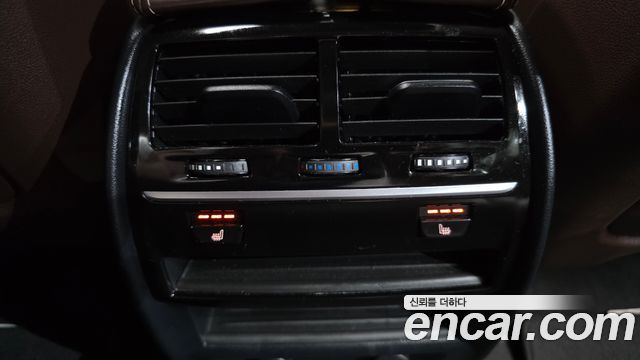 BMW 5-Series 2018 — photo 25