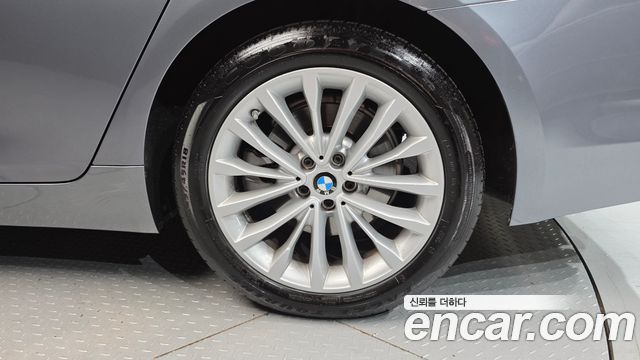 BMW 5-Series 2018 — photo 7