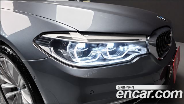 BMW 5-Series 2018 — photo 8