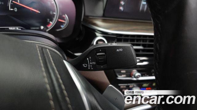 BMW 5-Series 2018 — photo 30
