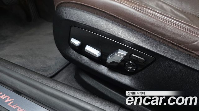 BMW 5-Series 2018 — photo 31