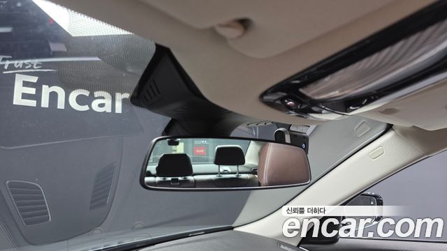 BMW 5-Series 2018 — photo 32