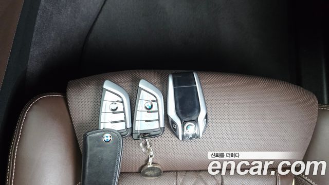 BMW 5-Series 2018 — photo 36