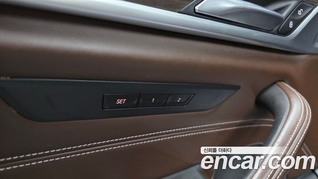 BMW 5-Series 2018 — photo 37