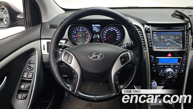 Hyundai i30 2015 — photo 19