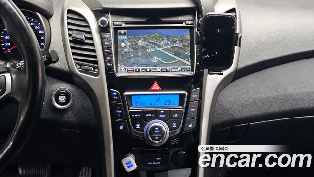 Hyundai i30 2015 — photo 25