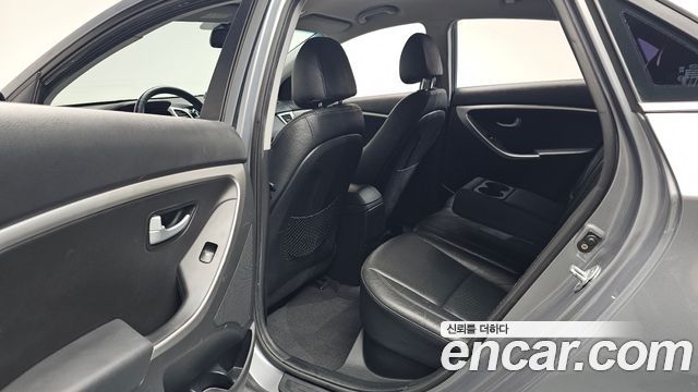 Hyundai i30 2015 — photo 16
