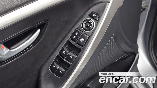 Hyundai i30 2015 — photo 29