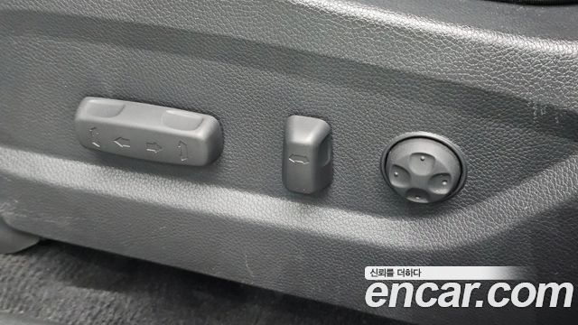 Hyundai Santafe 2018 — photo 18